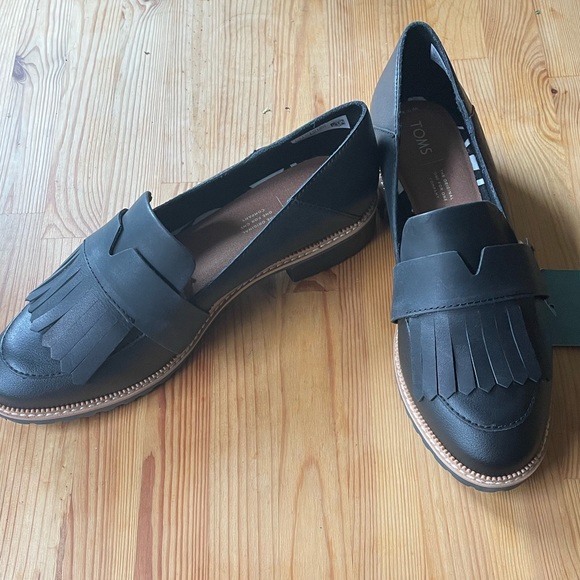 Black TOMS Loafer style- brand new! - Picture 3 of 5